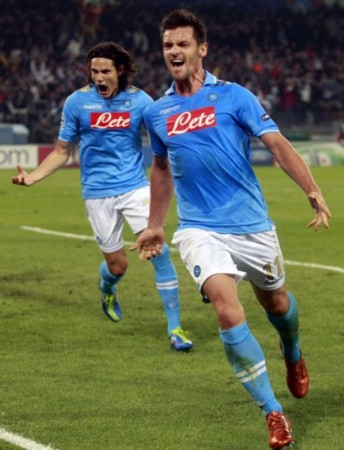 露了明显问 露了明显问